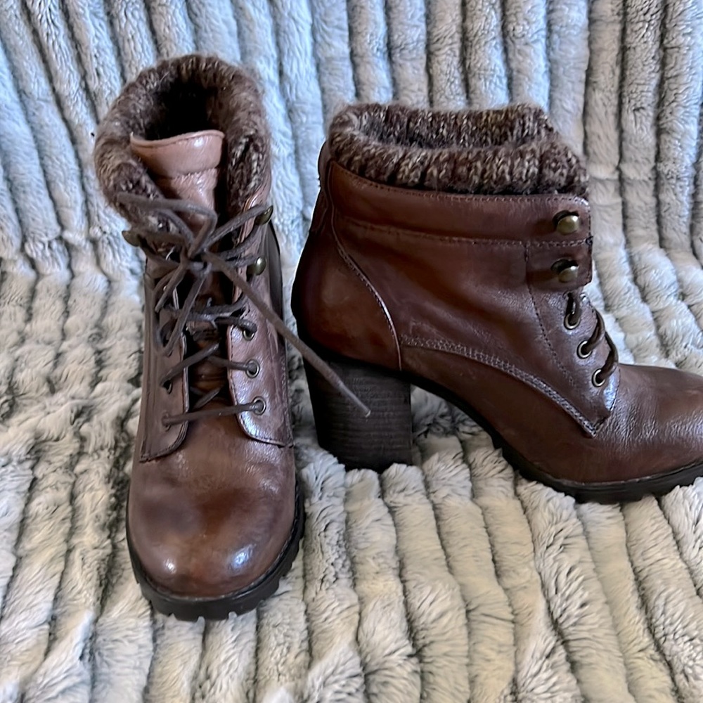 Steve Madden chunky heeled booties! Size 7M. Great condition!